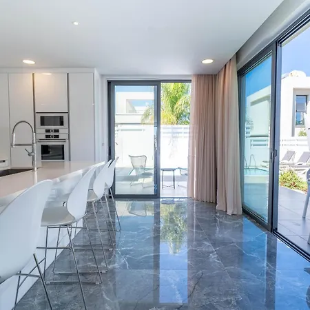וילה Phaedrus Living: Luxury Seaview Panorama