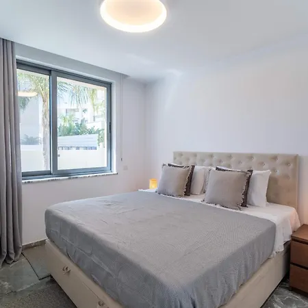 Phaedrus Living: Luxury Seaview Panorama Pernera