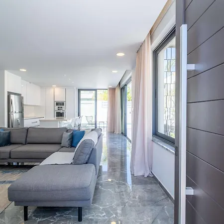 Phaedrus Living: Luxury Seaview Panorama Pernera