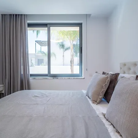 Phaedrus Living: Luxury Seaview Panorama Pernera
